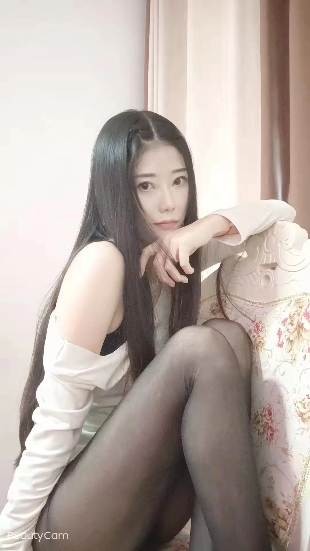 娇小玲珑可爱诱人